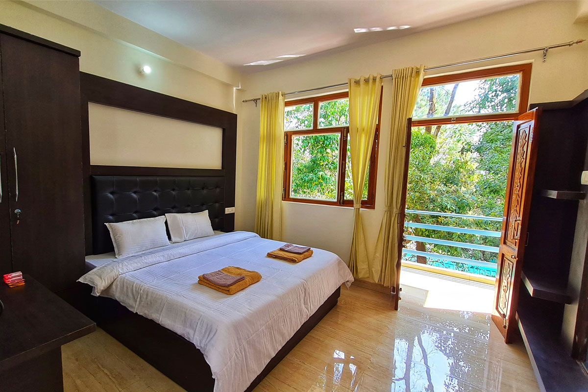 room-img